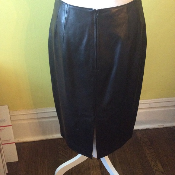 September move out sale!! Gorgeous Black Leather Pencil Skirt size 8 - Picture 6 of 16